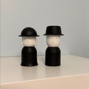 Mr. Pepper & Mrs. Salt Black Refillable Salt & Pepper Shakers New in box